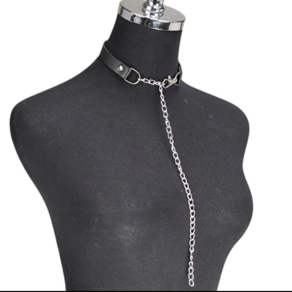 Edgy Black Choker with Silver Chain - Picture 3 of 3